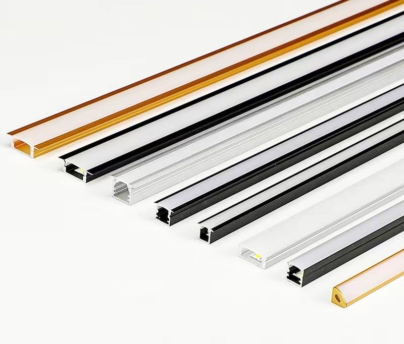 Van het LEIDENE van Ce RoHS van het de Dekkingsbeëindigen Aluminiumprofiel Lineaire Lichte Duidelijke Melkachtige de Kappenklemmen onder Kabinetsplank